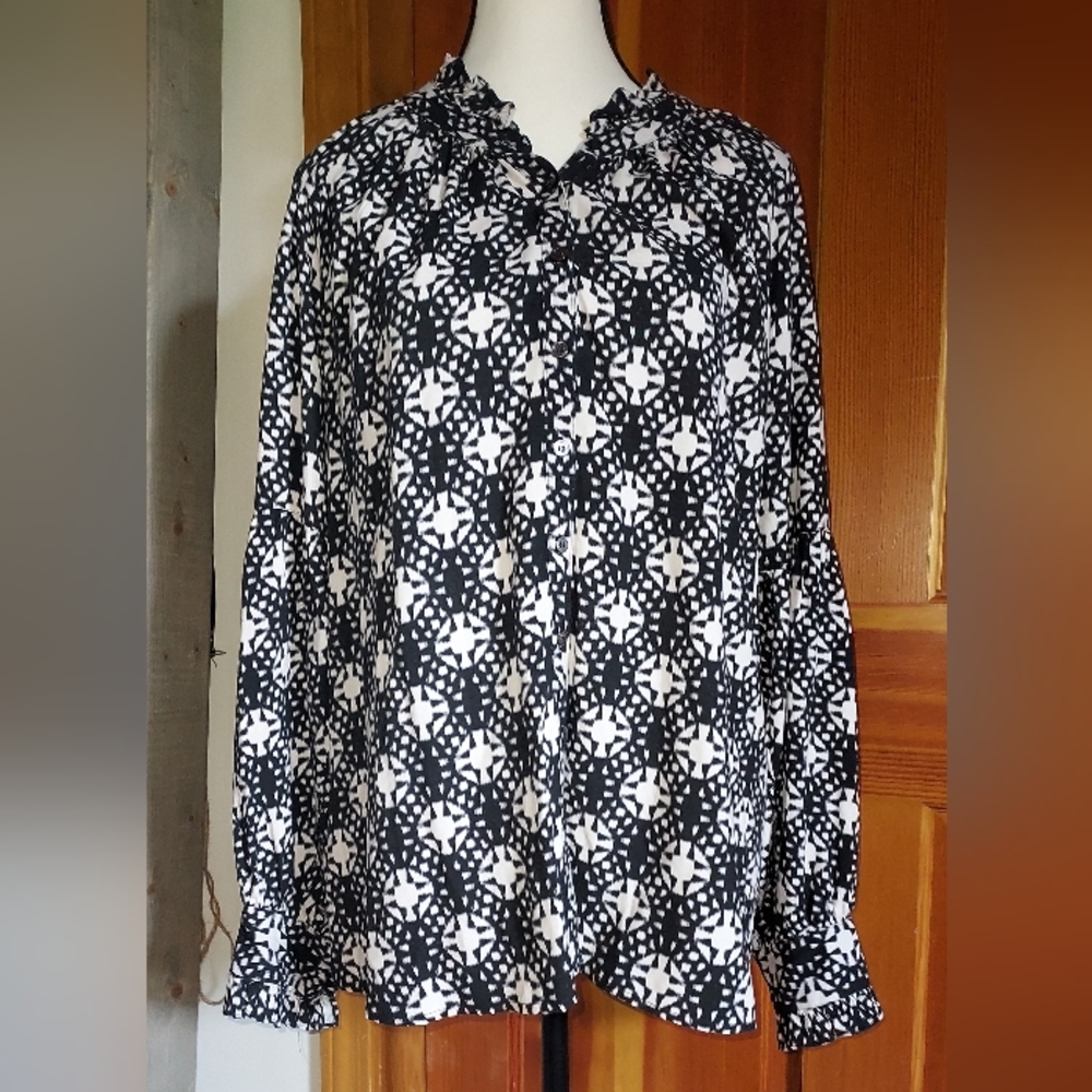 Xirena Hanna Long Sleeve Shirt Size Medium Octave Night (Black/Light Cream)